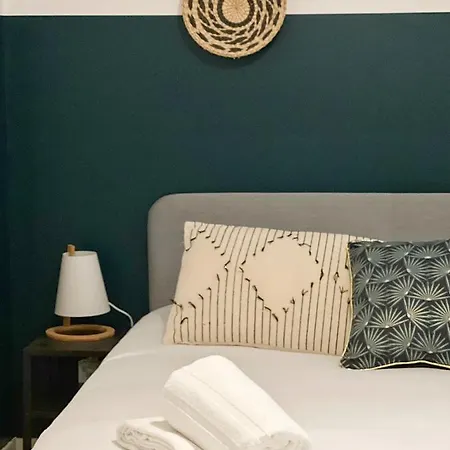 Le Botanique * Hypercentre * Netflix *