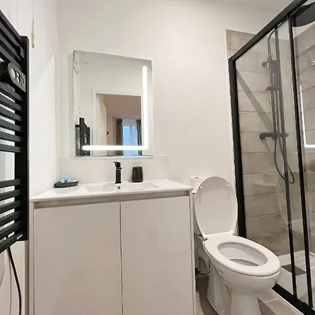 Le Botanique * Hypercentre * Netflix *