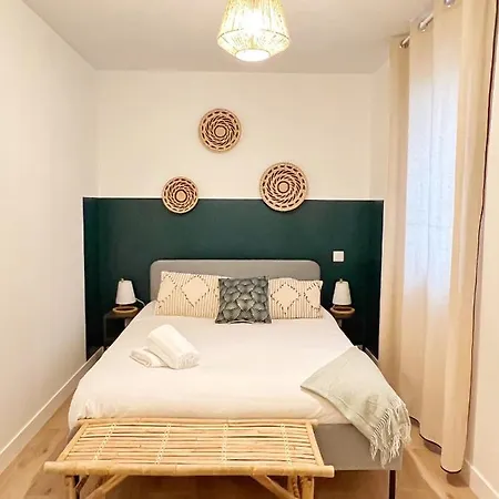 Le Botanique * Hypercentre * Netflix *