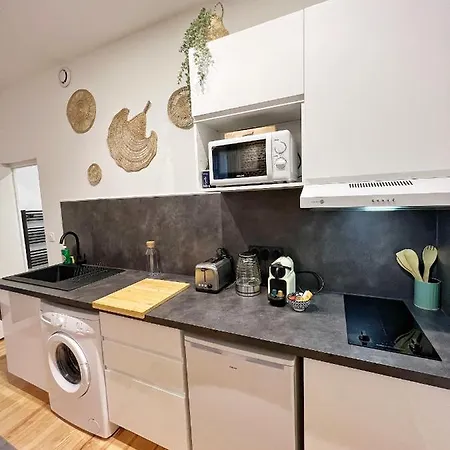 Le Botanique * Hypercentre * Netflix *