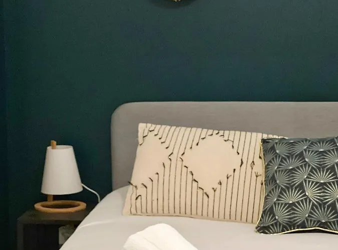 Le Botanique * Hypercentre * Netflix *