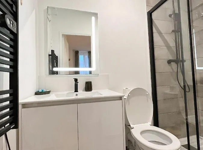 Le Botanique * Hypercentre * Netflix *