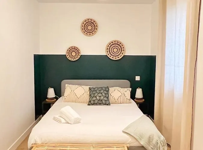 Le Botanique * Hypercentre * Netflix *