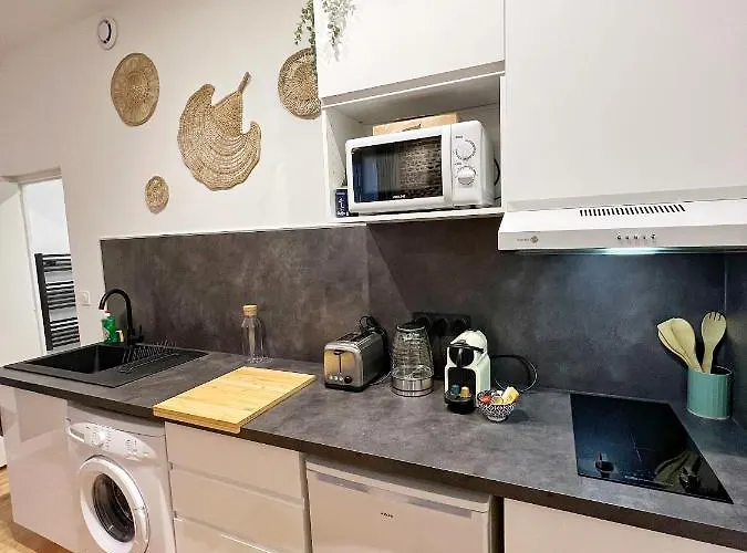 Le Botanique * Hypercentre * Netflix *